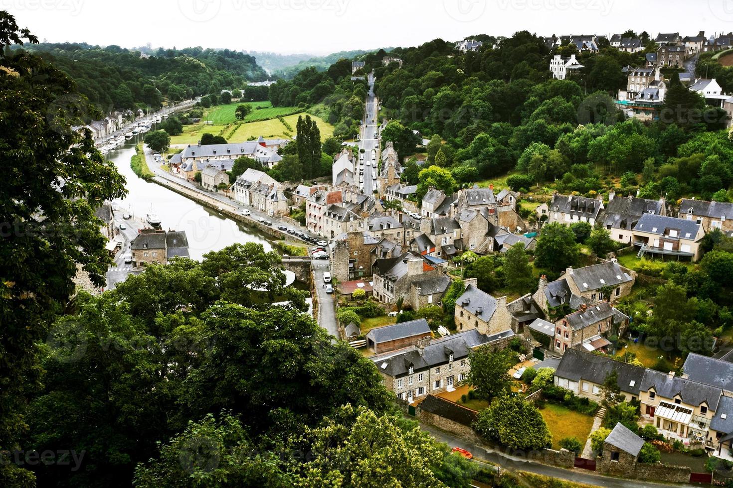 stad dinan och flod rance, Frankrike foto