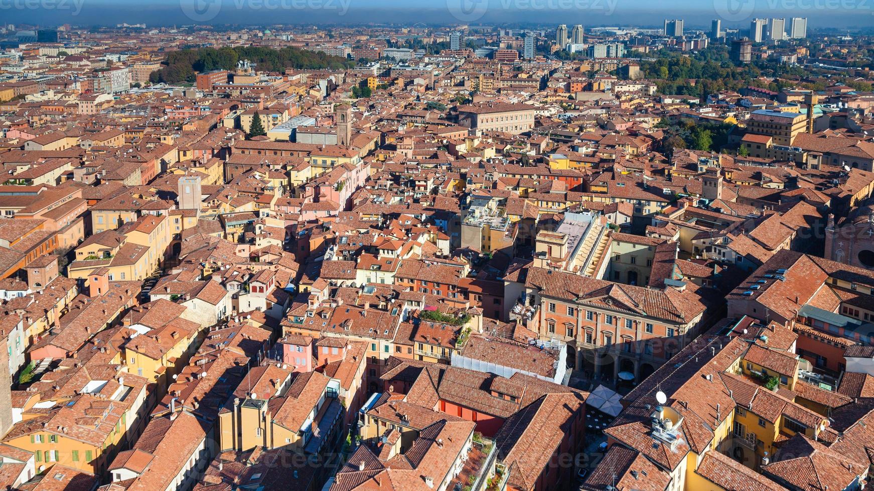 ovan se av hus i bologna stad foto