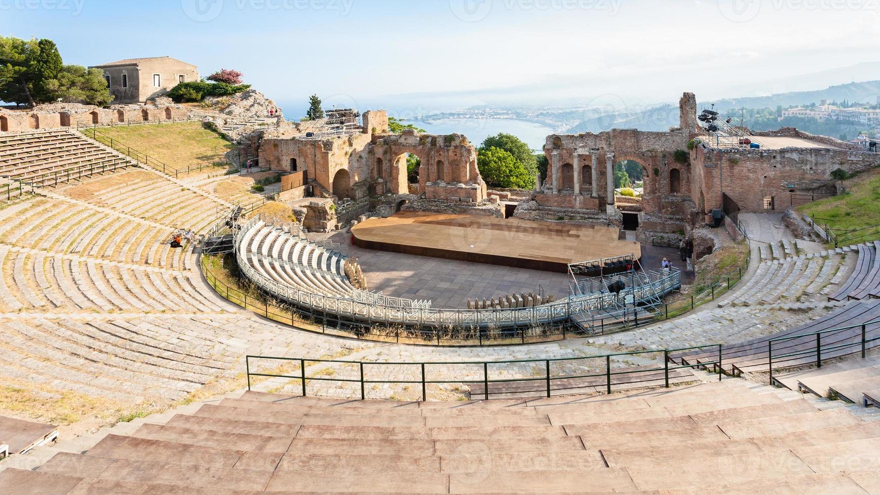 ovan se av gammal teatro greco i taormina foto