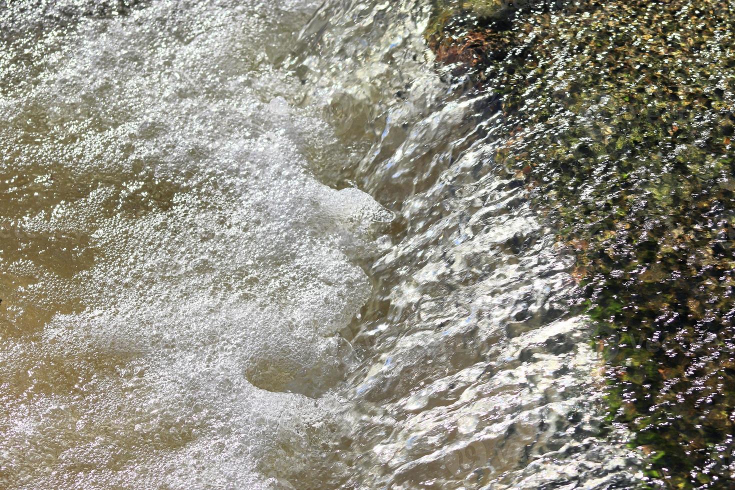 fantastisk indisk hav vågor på de stränder på de paradis ö Seychellerna foto