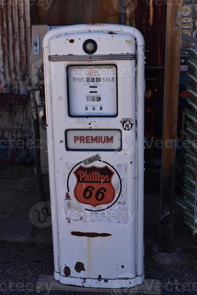 ikoniska klassisk gas pump från de 1950 på rutt 66 foto