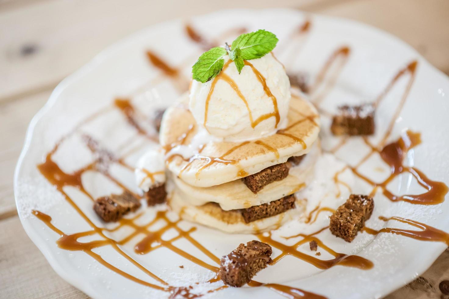 choklad kola brownies och pannkakor foto