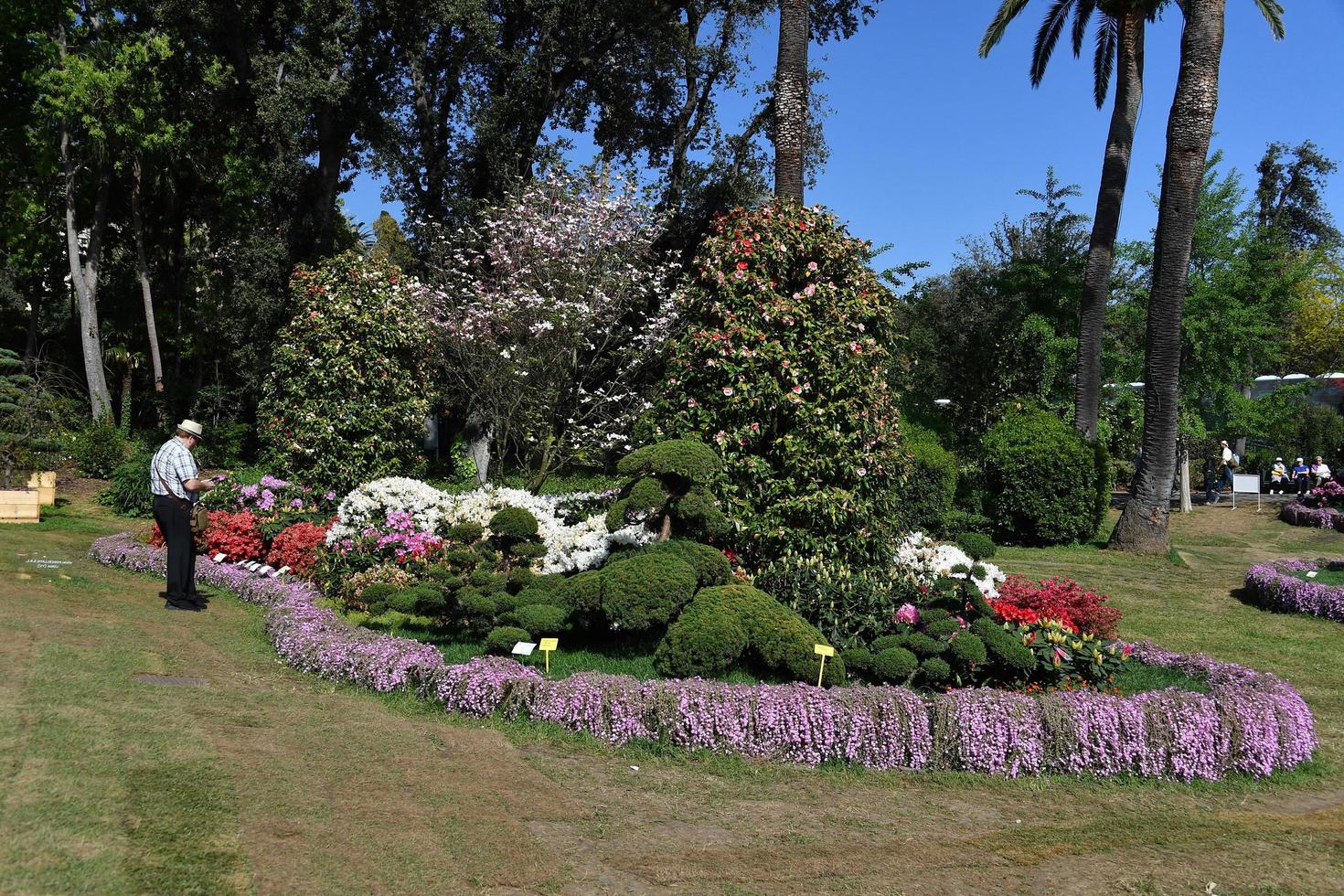 genua, Italien - april 27 2017 - euroflora lämna tillbaka till genua i de unik scenario av de nervi parker foto