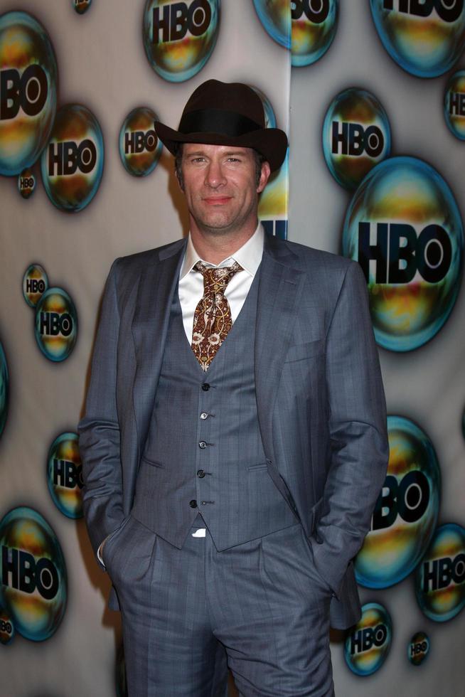 los angeles, 15 januari - thomas jane anländer till hbo golden globe-festen 2012 på beverly hilton hotel den 15 januari 2012 i beverly hills, ca. foto