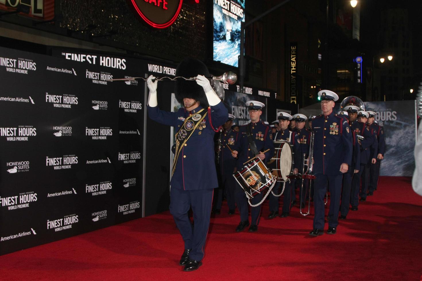 los angeles, 25 jan - kustbevakningsbandet på de finaste timmarna los angeles premiär på tcl chinese theatre imax den 25 januari 2016 i los angeles, ca. foto