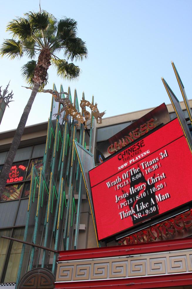 los angeles, 14 maj - Graumans 6 Theatre Marquee på vad du kan förvänta dig när du väntar premiär på Graumans Chinese Theatre den 14 maj 2012 i Los Angeles, ca. foto