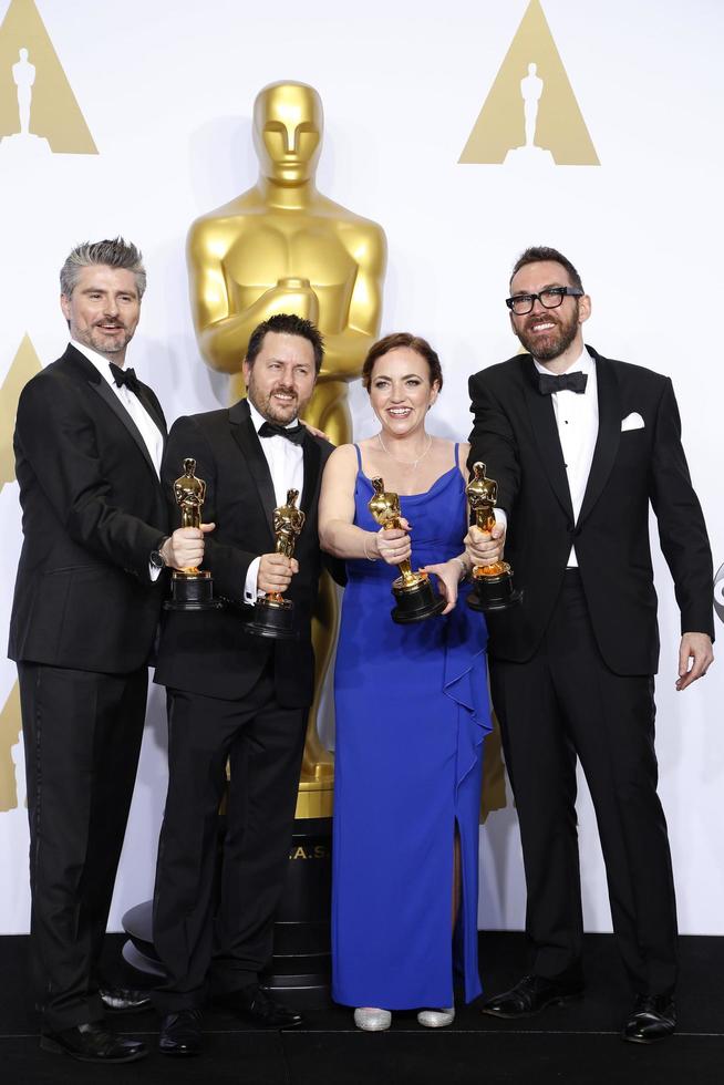 los angeles, 28 feb - mark williams ardington, paul norris, sara bennett, andrew whitehurst vid 88th annual academy awards, pressrummet på Dolby theatre den 28 februari 2016 i los angeles, ca. foto