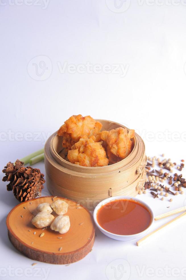 ekado kinesisk mat med läcker sås och kryddig foto