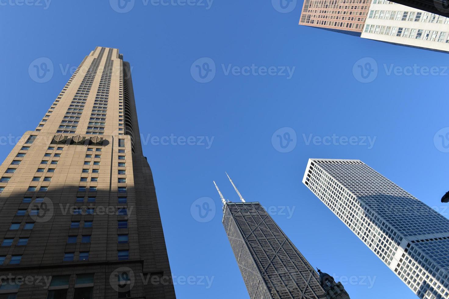 chicago bygga på blå himmel foto