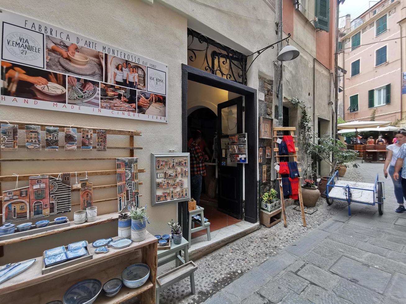 monterosso al sto, Italien - juni, 8 2019 - piktorisk by av cinque terre Italien är full av turist foto