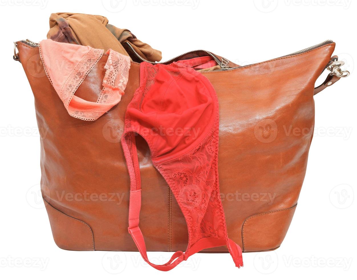 stor läder handväska med behå och rosa spets trosor foto