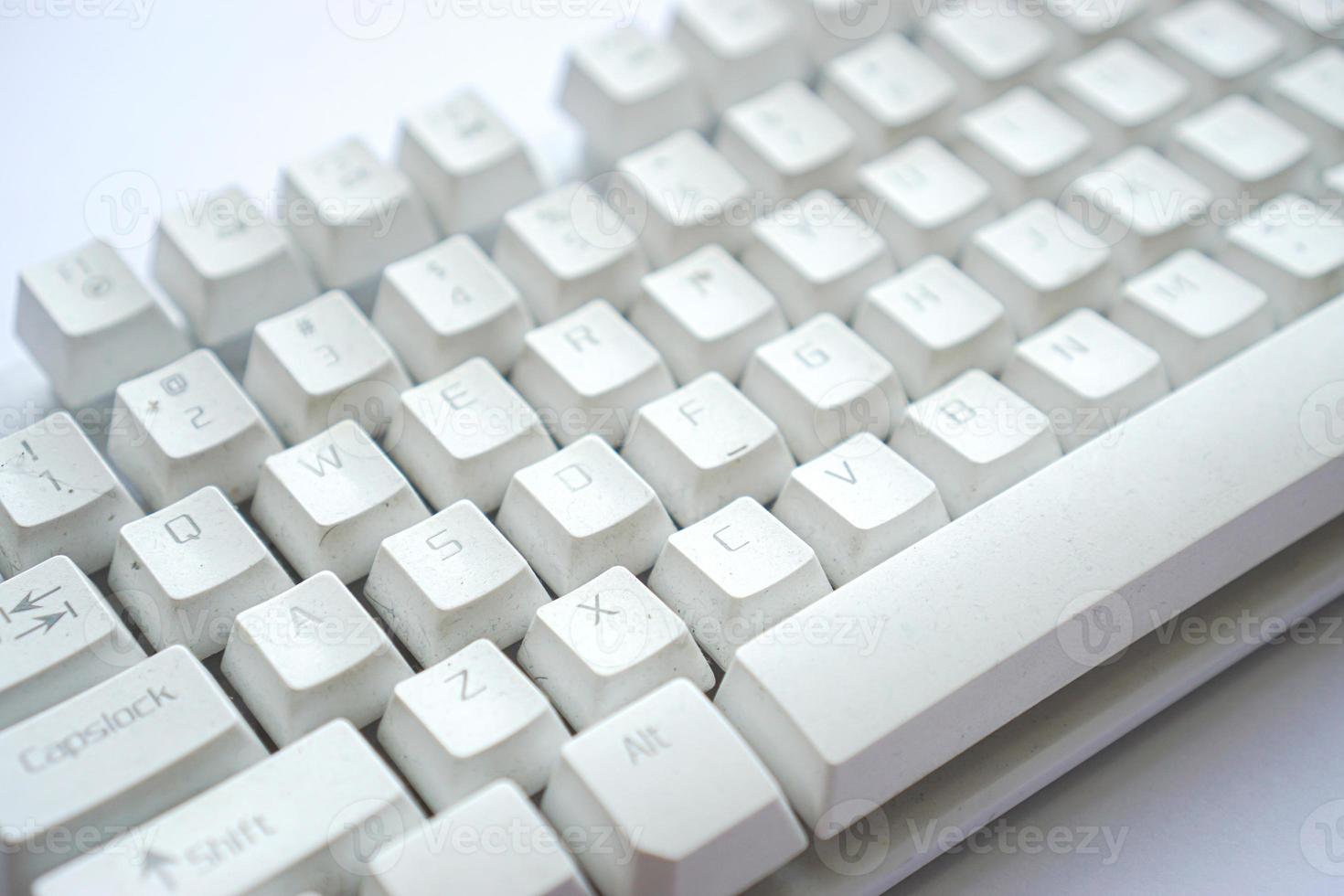 Begagnade vit dator tangentbord den där är inte Begagnade fram tills den får dammig foto