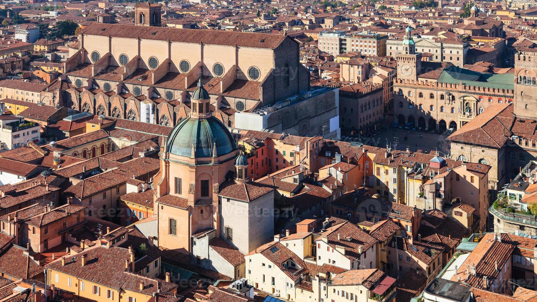 ovan se av historisk Centrum av bologna stad foto