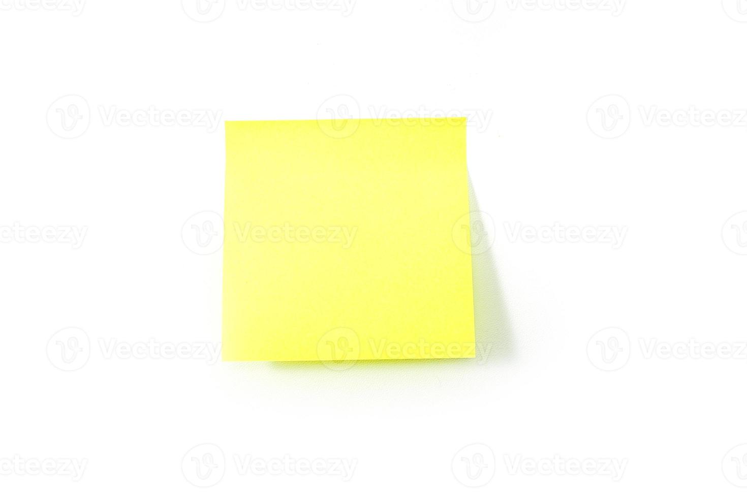 gul klibbig anteckningar isolerat på en vit bakgrund. foto