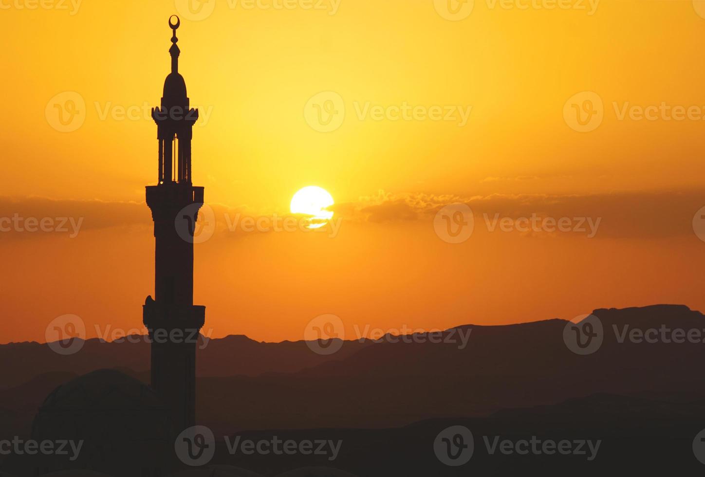 moské i Egypten vid solnedgången foto