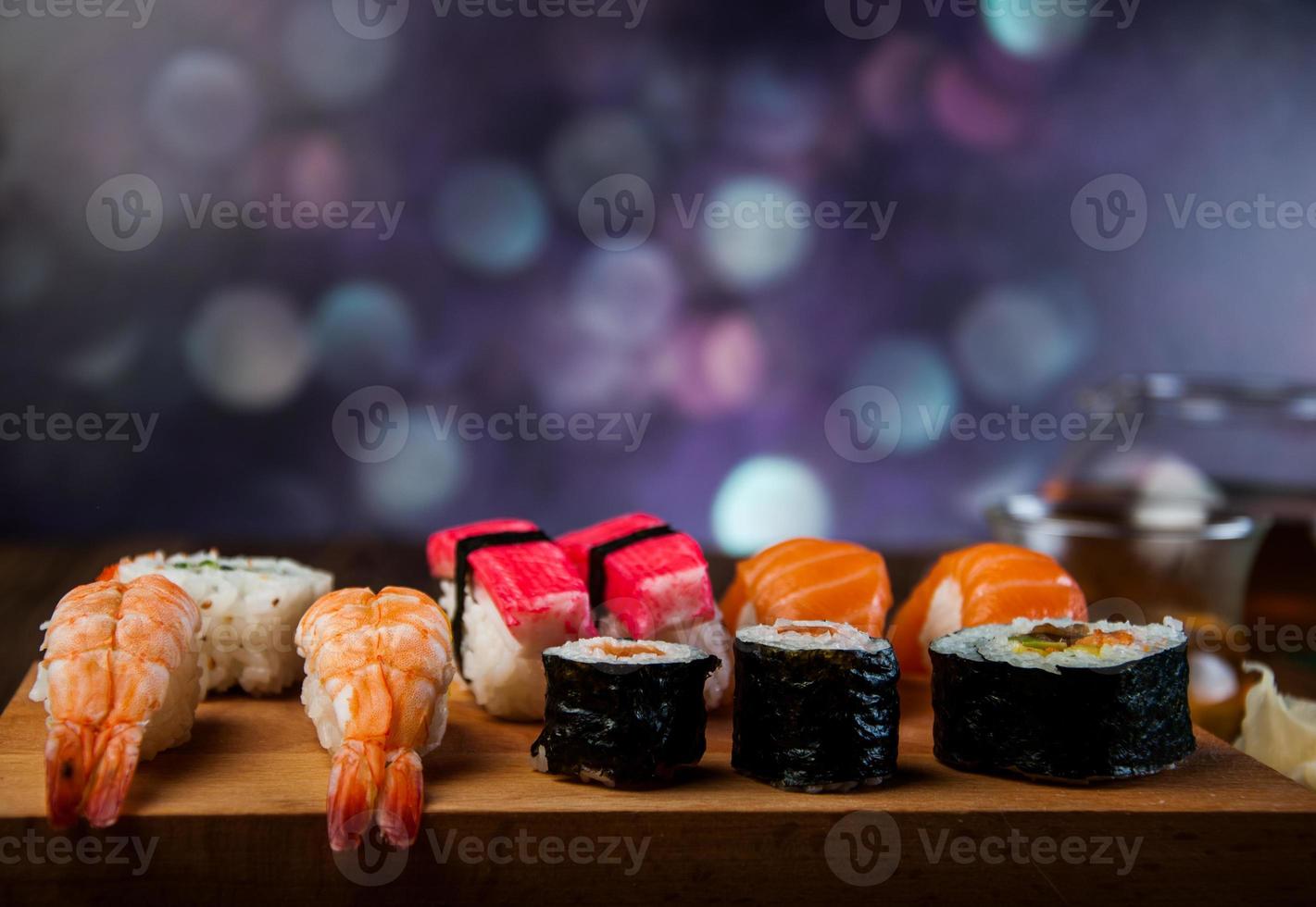 färgglad orientalisk sushi foto