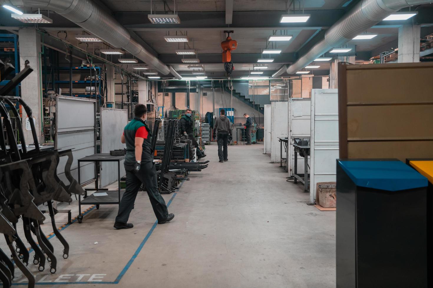 modern industriell fabrik för mekanisk teknik Utrustning och maskiner tillverkning av en produktion hall foto