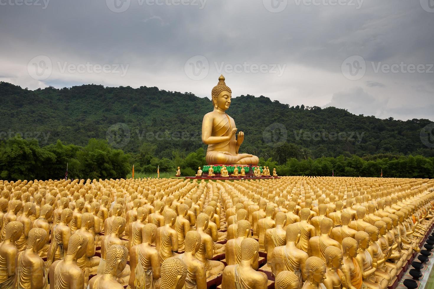 gyllene buddha statyer foto