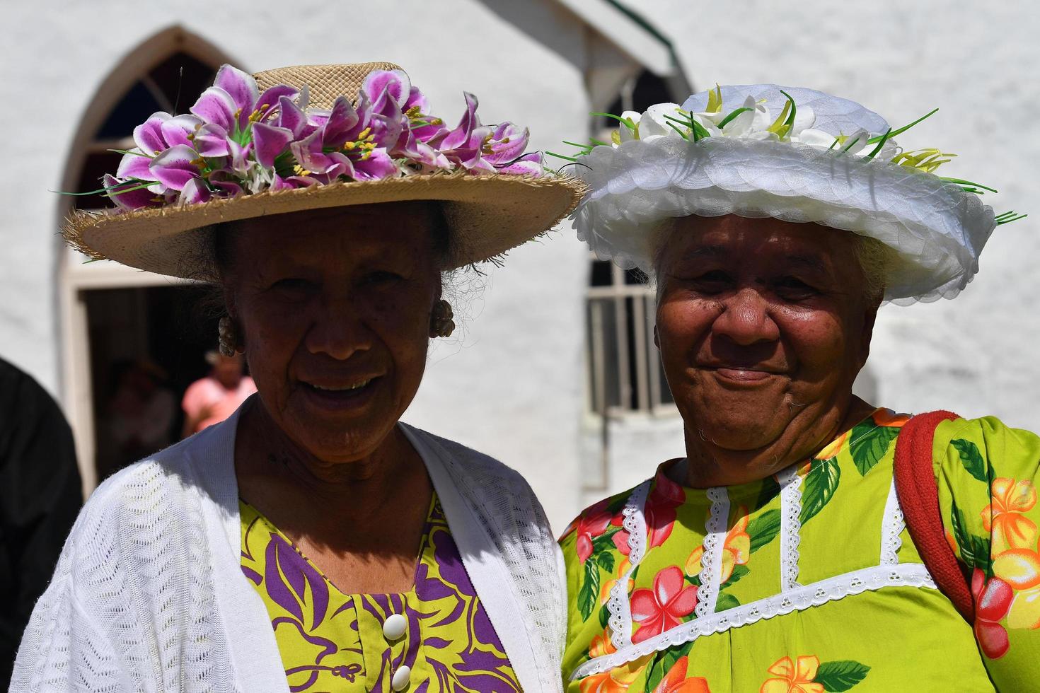 aitutaki, laga mat ö - augusti, 27 2017 - lokal- människor på de massa foto