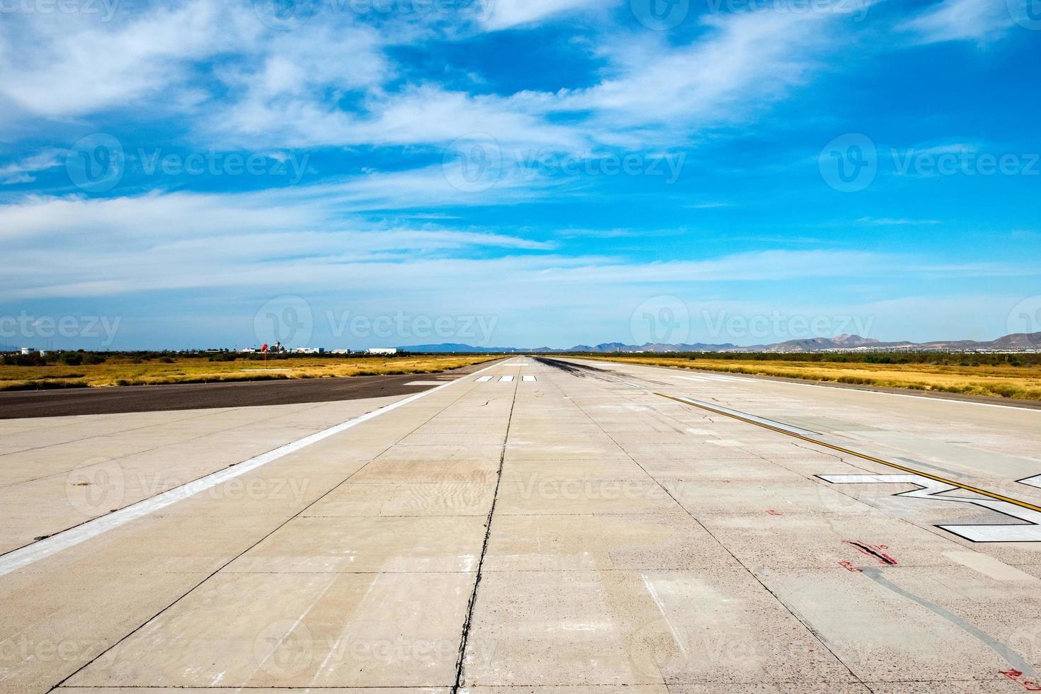 mexikansk små flygplats landning zon innan ta av foto