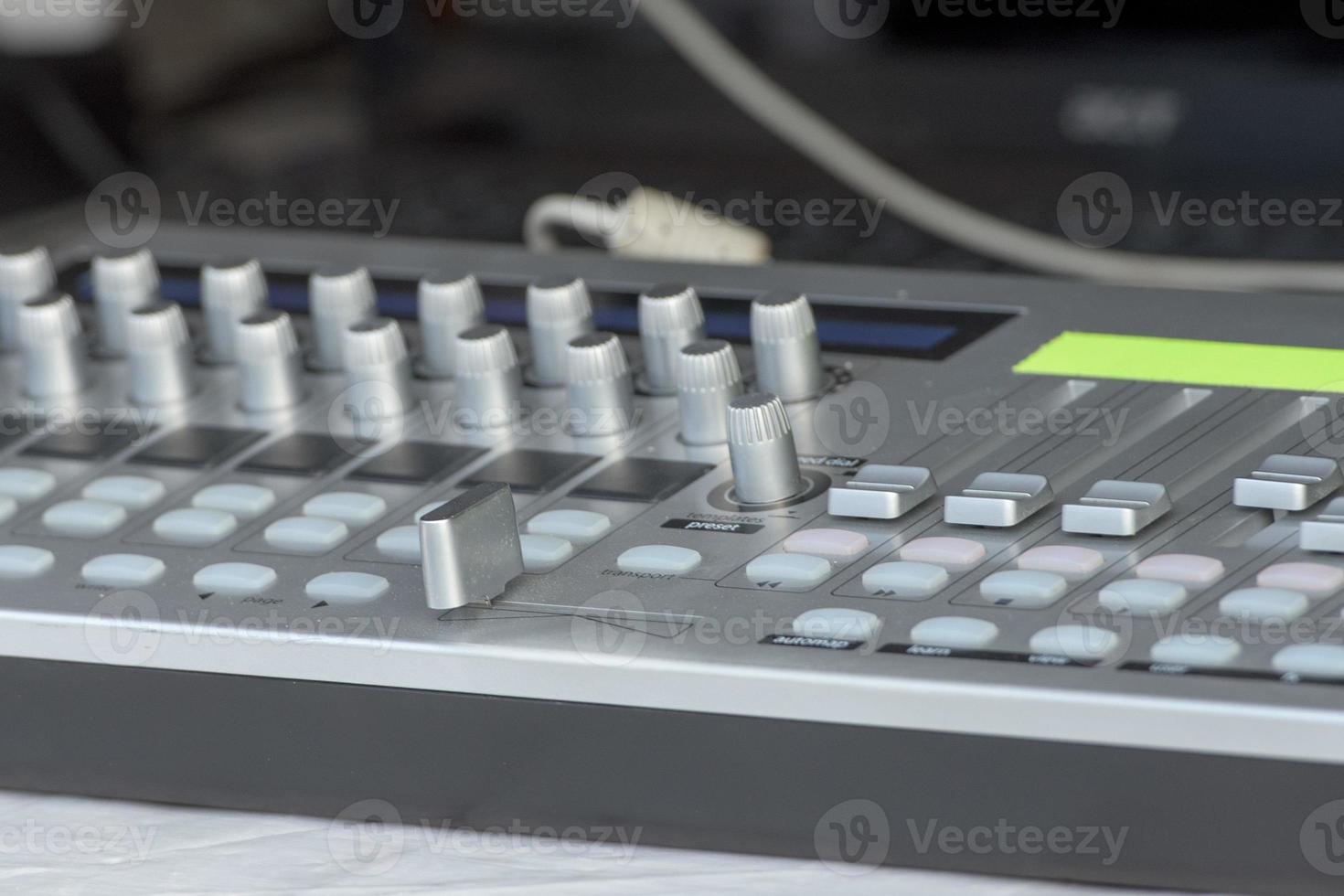 audio mixer reglaget och kontroller detalj foto