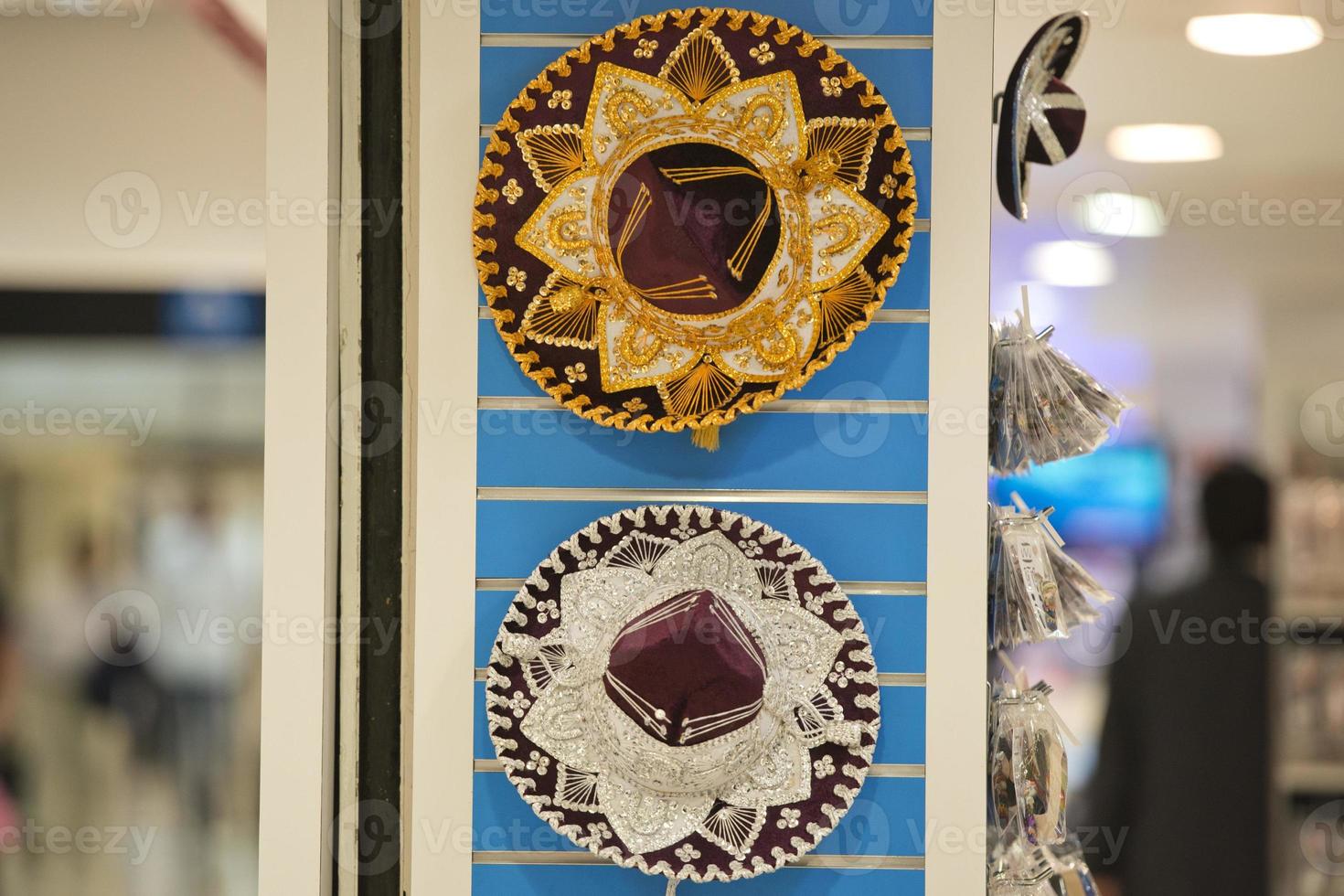 sombrero för försäljning i en mexikansk affär foto