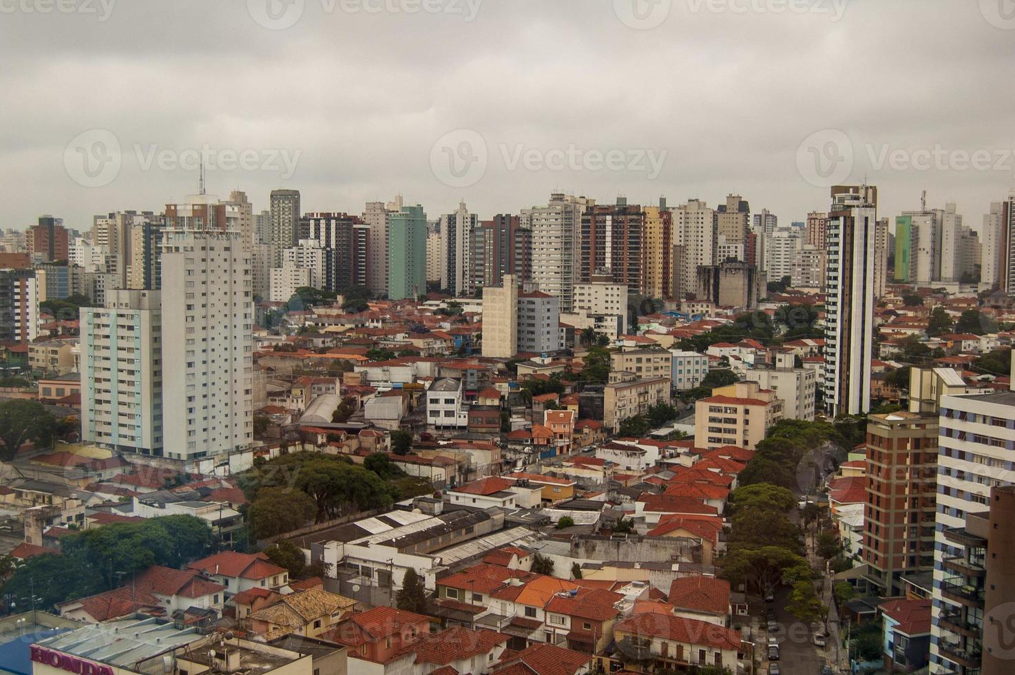 horisont se med olika byggnader och skyskrapor i sao paulo stad foto