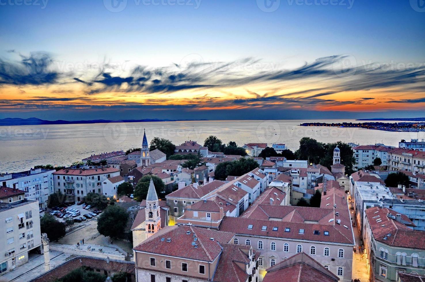 utsikt över zadar, Kroatien från ovan vid solnedgången foto