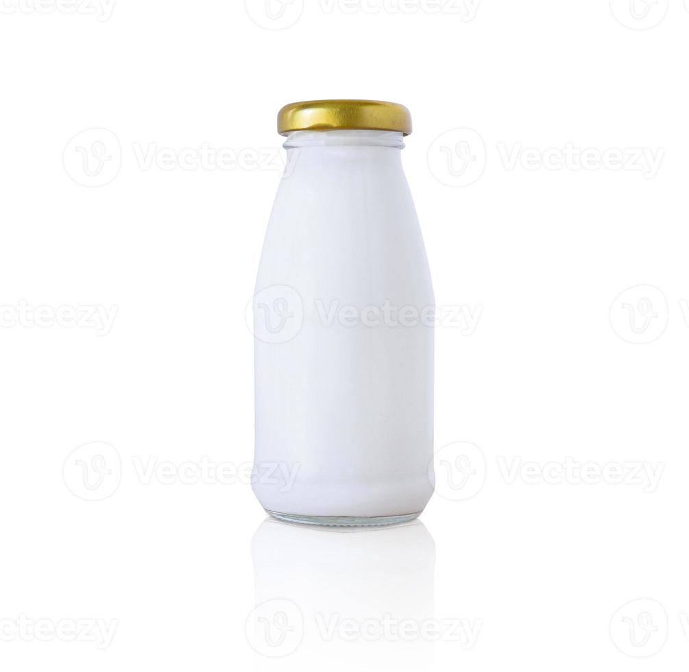 mjölk flaska isolerat på vit bakgrund med klippning väg foto