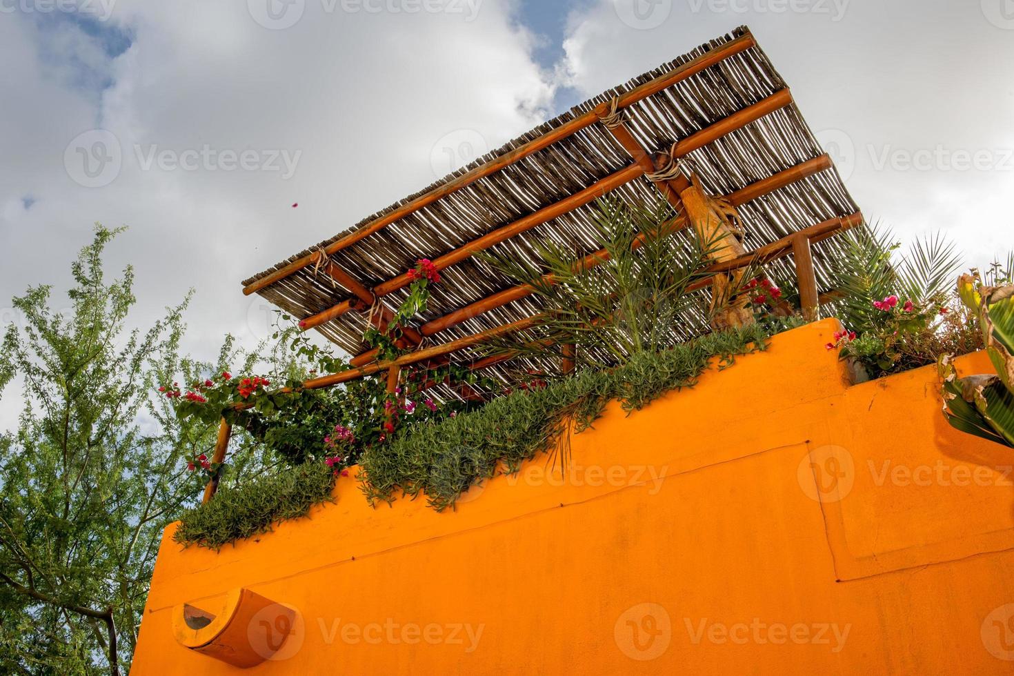 mexikansk hus målad vägg och tak detalj foto