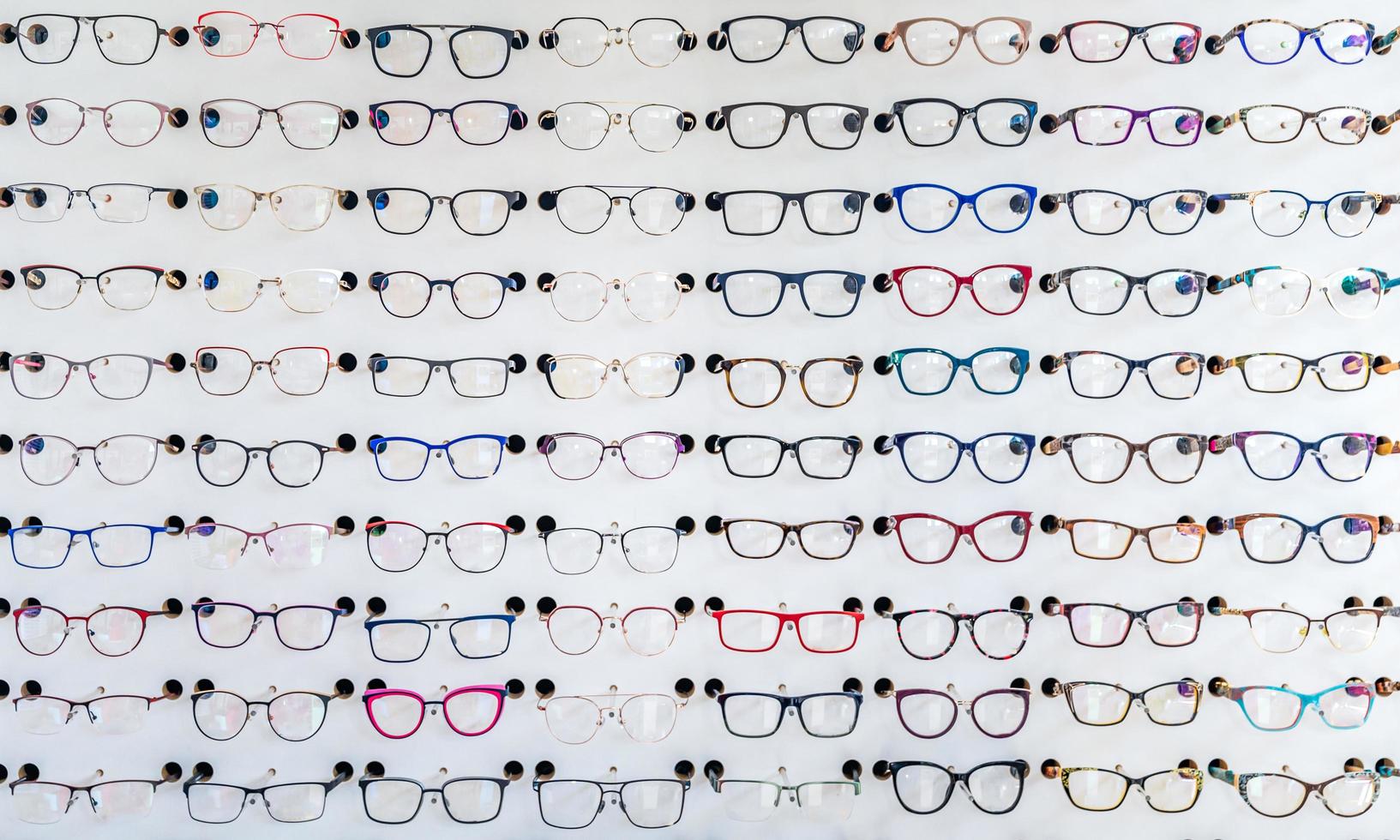 glasögon på en optometrisk klinik foto