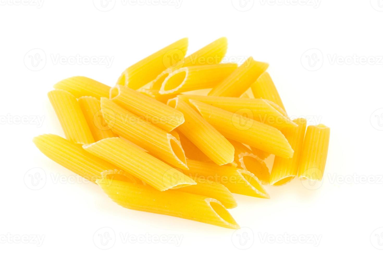 rå penne pasta för skål foto