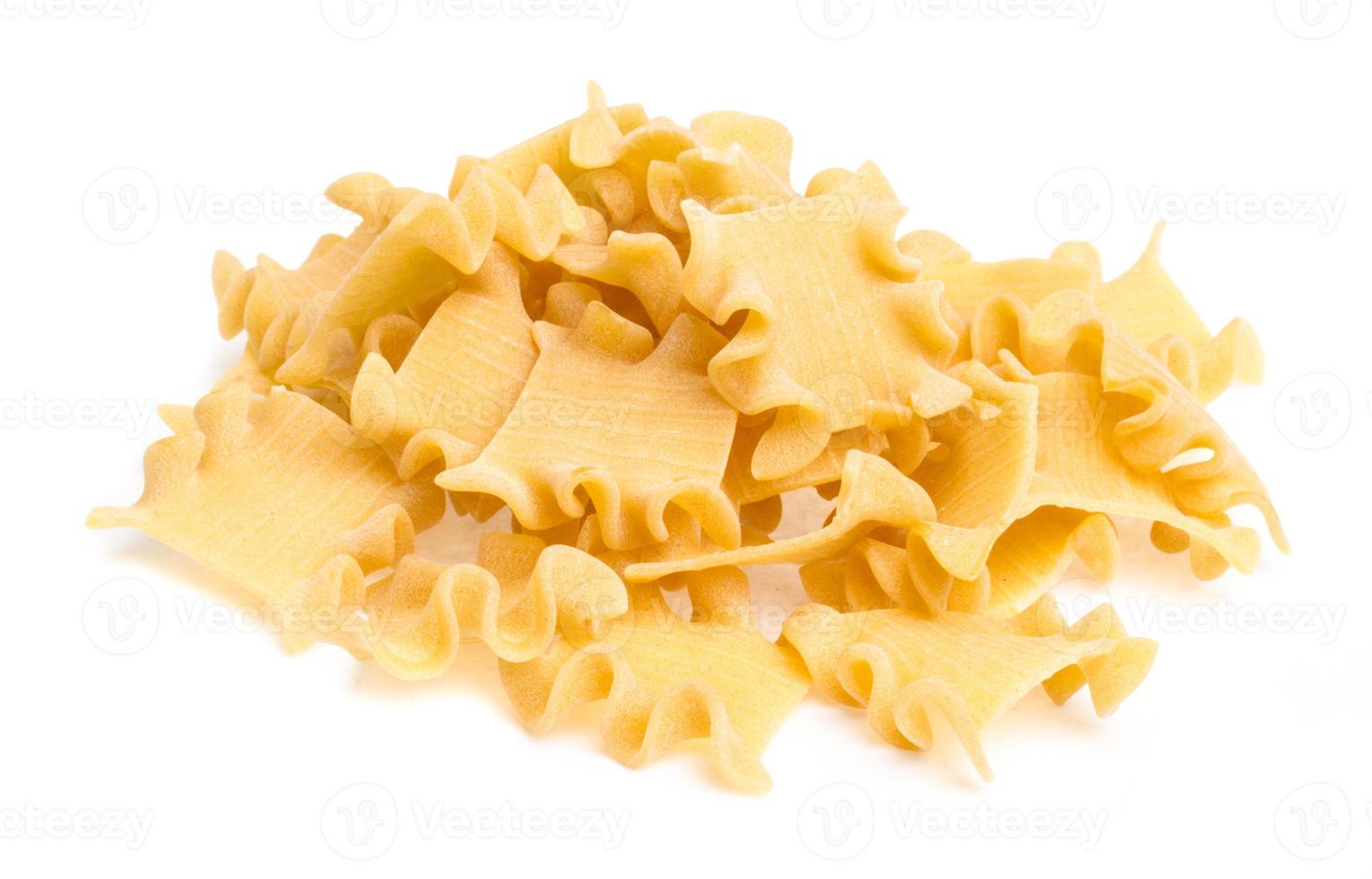 rå gul italiensk pasta foto