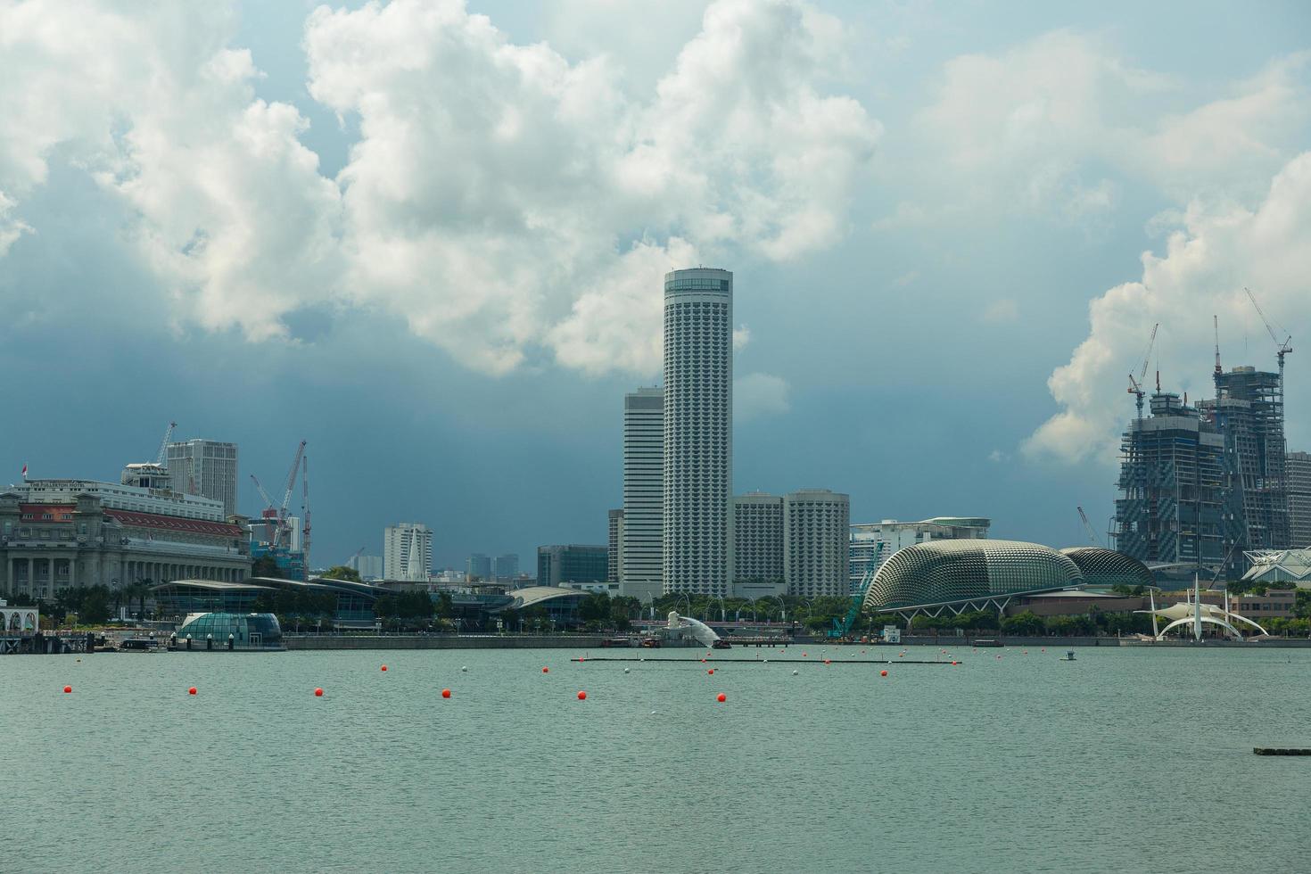 byggnader i singapores skyline foto