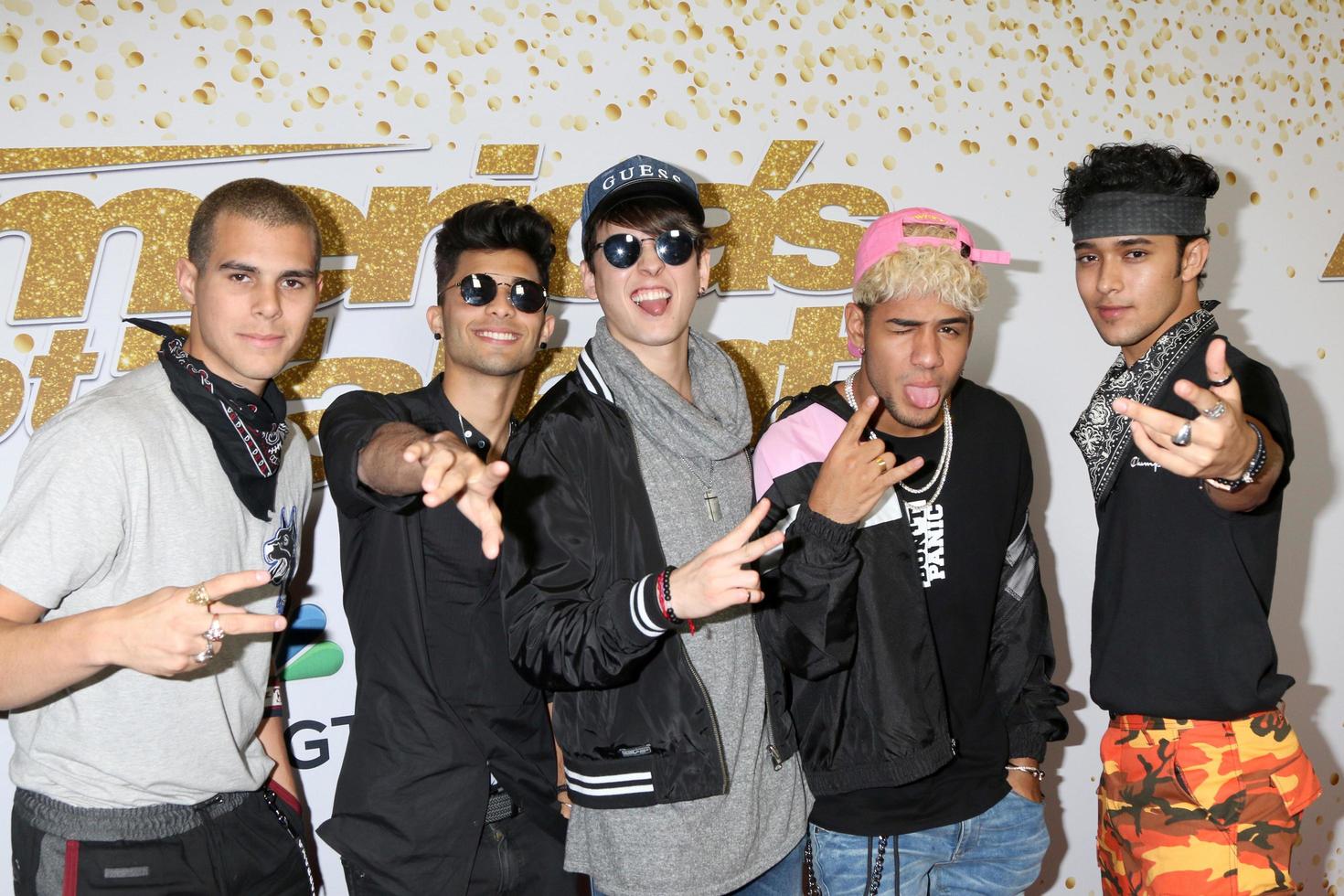 los angeles, aug 14 - cnco, christopher velez, richard camacho, joel pimentel, zabdiel de Jesus, erick brian kolon på de amerikaner fick talang säsong 13 leva visa röd matta på de dolby teater på augusti 14, 2018 i los angeles, ca foto