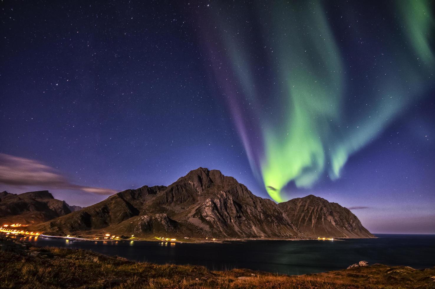 norrsken vid mt. stornappstinden foto