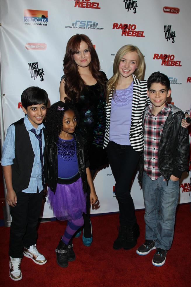 los angeles, feb 15 - skai Jackson, debby ryan, karman brar, peyton lista, cameron pojke ankommer på de radio rebell telefilm premiär på de amc stads promenad stadion 19 på februari 15, 2012 i los angeles, ca foto