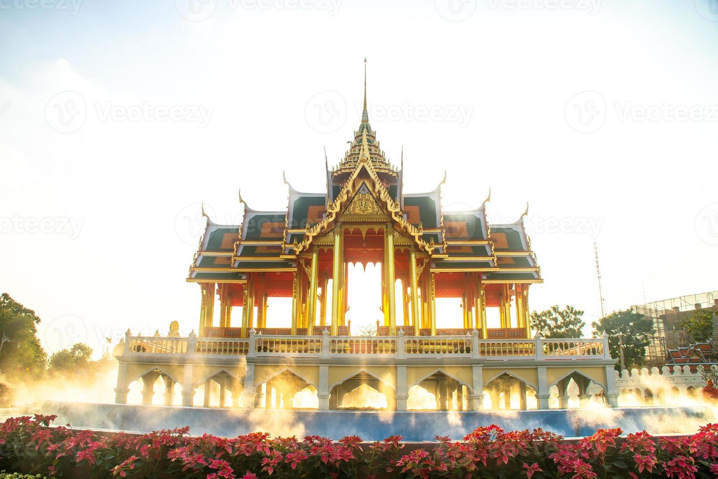 kunglig torg, eller dusit palats torg, med Ananta Samakhom tron hall och ryttare staty av kung chulalongkorn, i aun ai rak khlai khwam nao vinter- rättvis, Bangkok, thailand foto