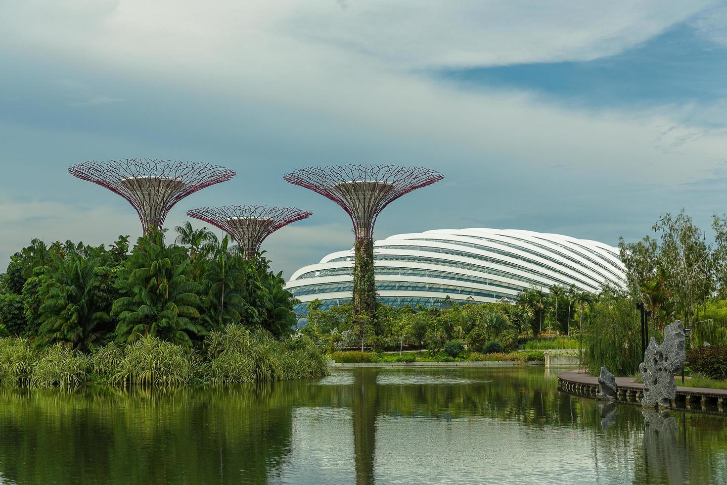 singapore, Maj 12, trädgårdar förbi de bukt på mar 12, 2014 i Singapore. trädgårdar förbi de bukt var krönt värld byggnad av de år på de värld arkitektur festival 2012 foto