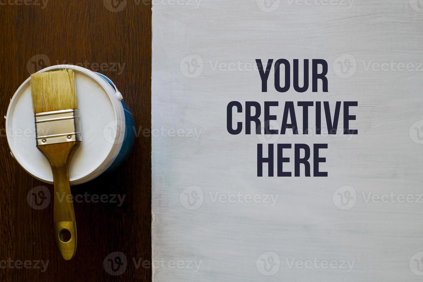 borsta och måla pott för kreativitet. måla och borsta på en trä- styrelse. foto