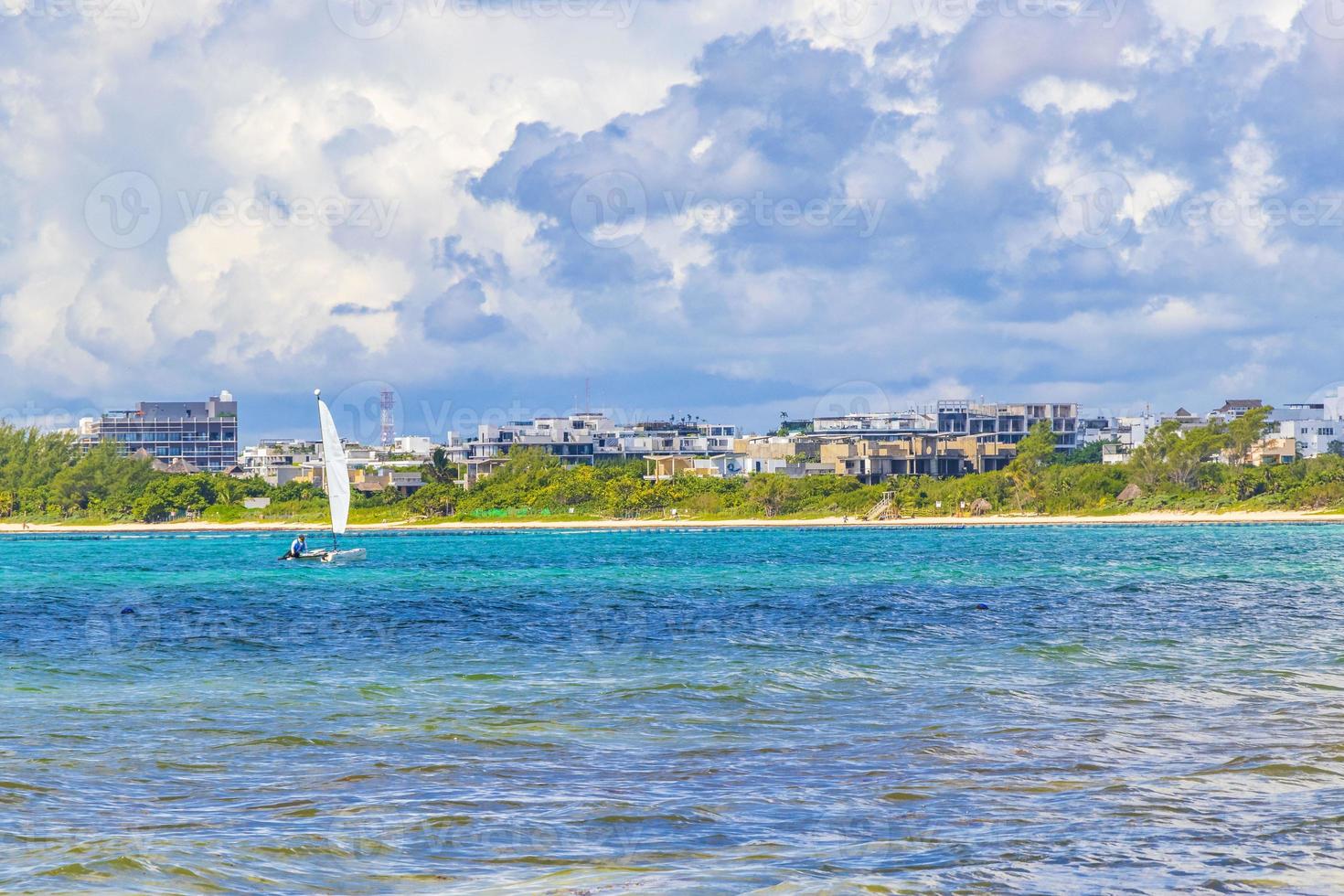 tropisk mexikansk strand klart turkost vatten playa del carmen mexico. foto