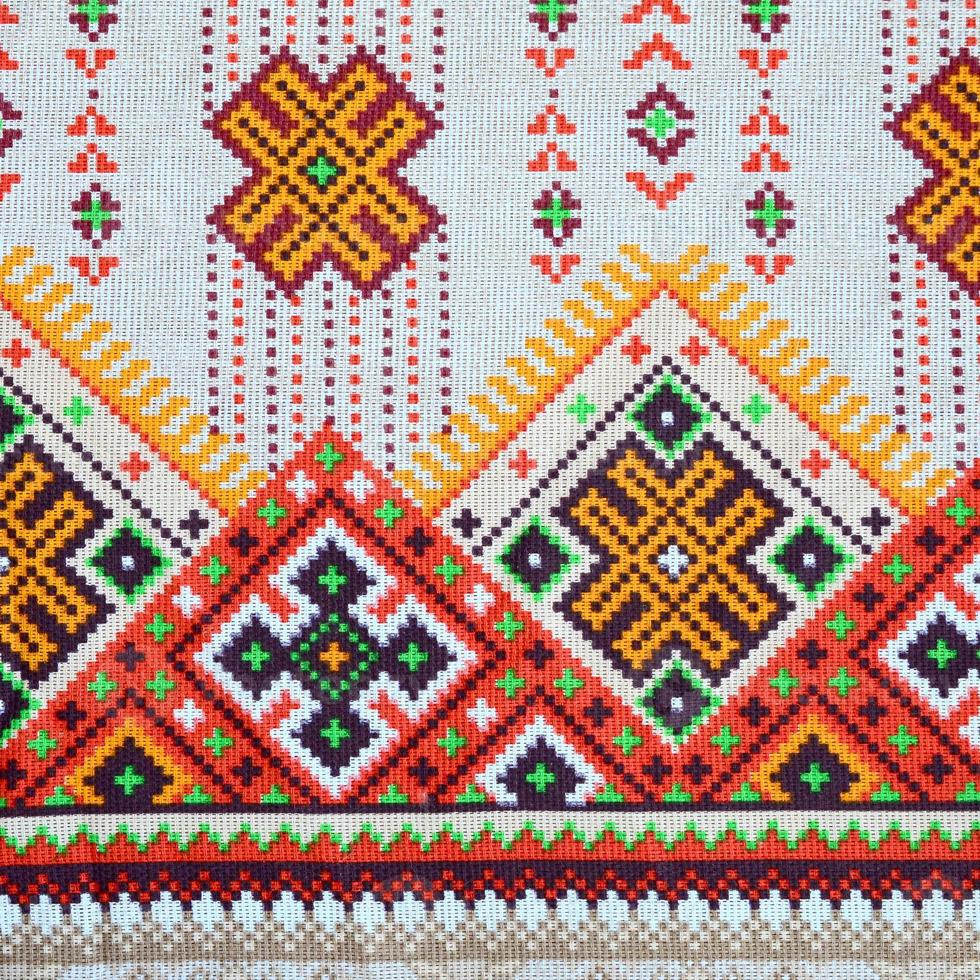 traditionell ukrainska folk konst stickat broderi mönster på textil- tyg foto