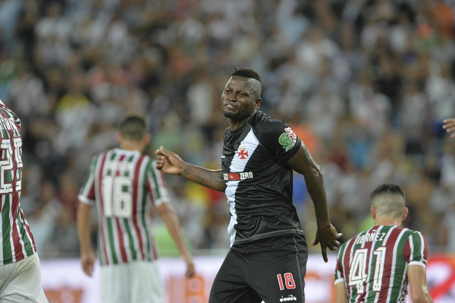 rio, Brasilien - Mars 30, 2018 - riascos spelare i match mellan fluminense och vasco förbi de semifinal carioca mästerskap i maracana stadion foto