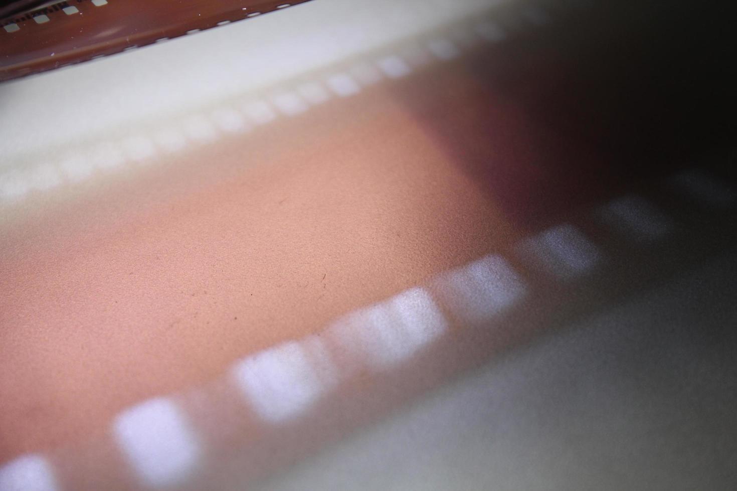 skuggning ljus från fotografisk filma intensitet på en silver- bakgrund foto