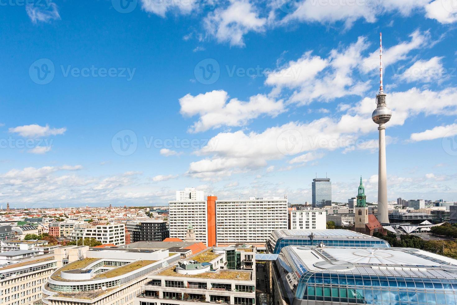 berlin stad horisont med TV torn foto