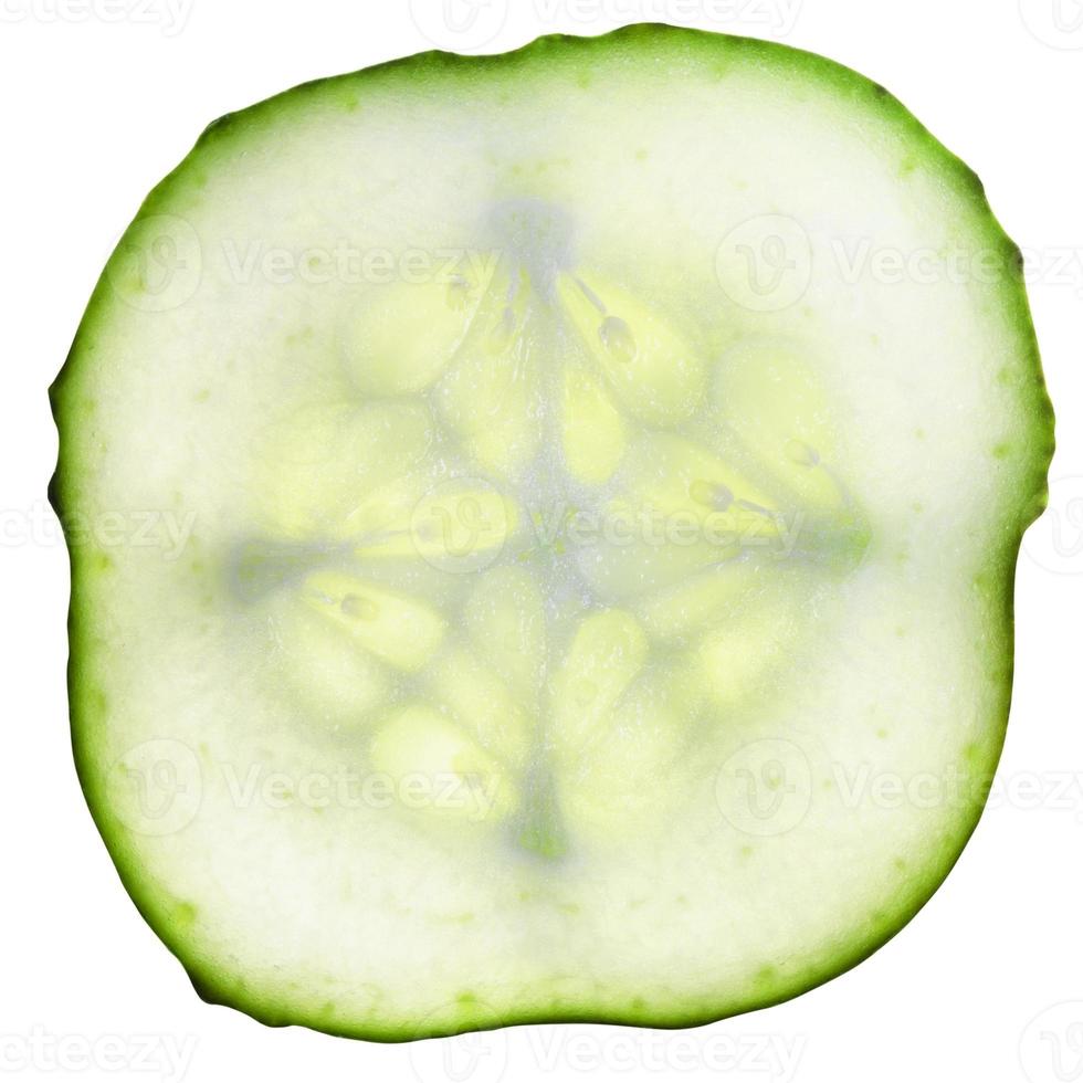 runda skiva av färsk gurka isolerat på vit foto