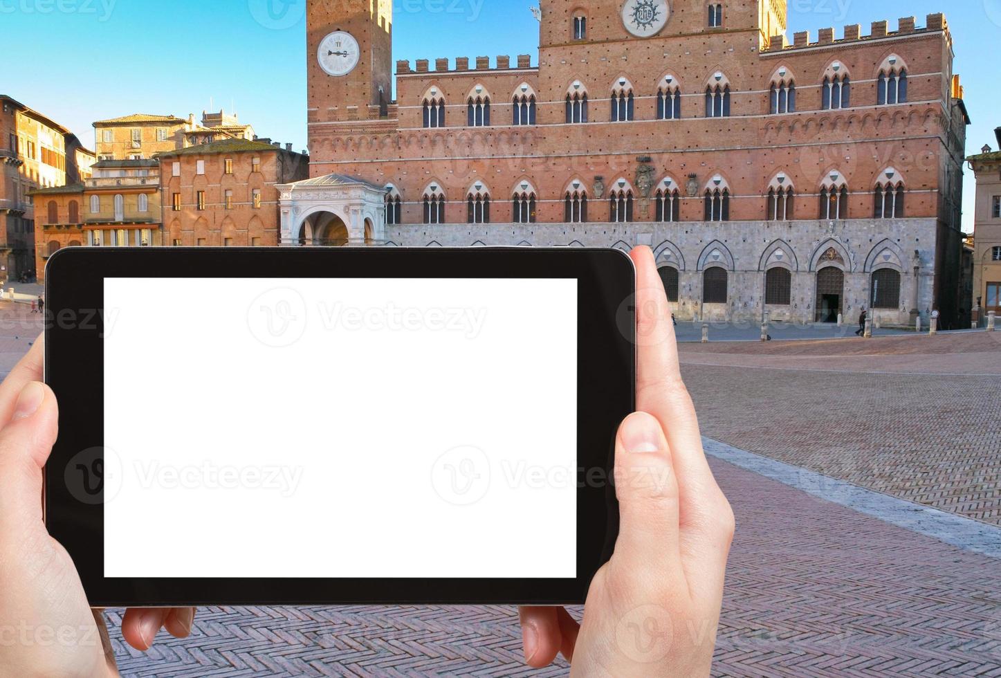 turist fotografier piazza del campo i siena, Italien foto