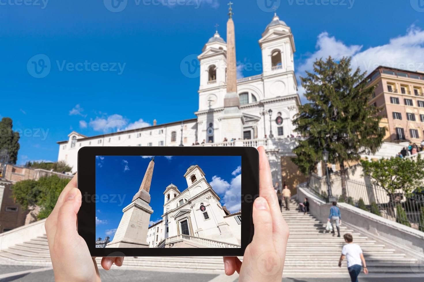 turist fotografier kyrka och spanska steg foto