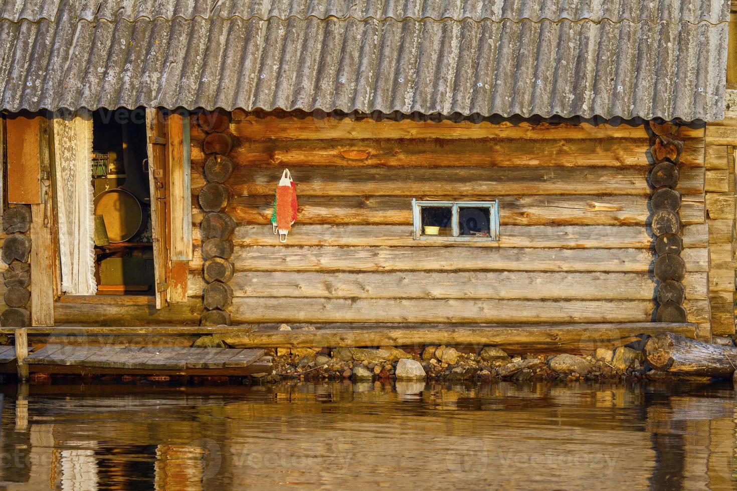 badhus på sjö foto