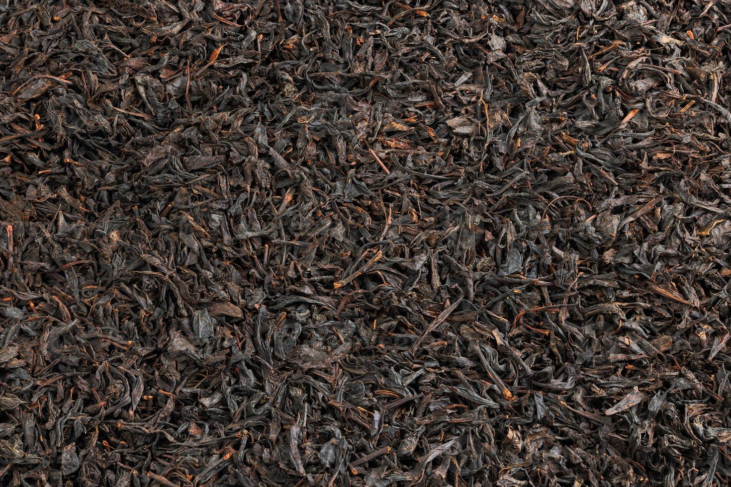 textur och full ram bakgrund av platt högen av torr långsiktigt svart te foto